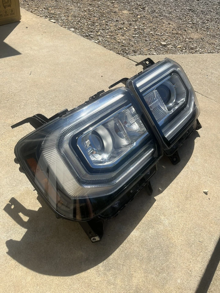 Faróis laterais esquerdo e direito 2016-2018 GMC Sierra 1500 HID xenônio T4F fabricante de equipamento original GM bom - Imagem 4 de 4