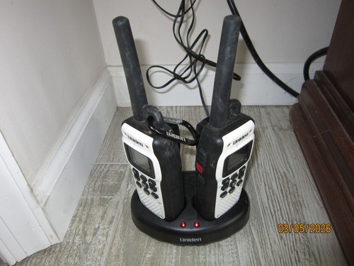 2 Uniden VHF MHS050-2-2Way Radios Submersible Floating Marine 2.5w Triple Watch