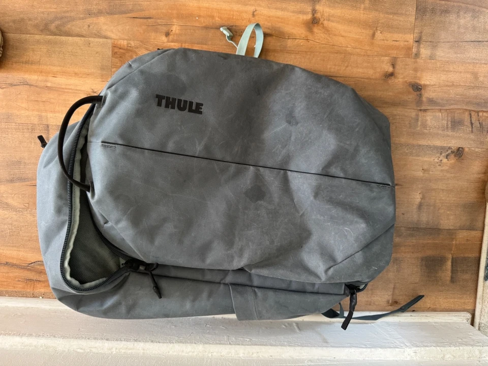 Thule Aion 40L Travel Backpack - DARK SLATE! Gorgeous blue gray - Image 4 of 4