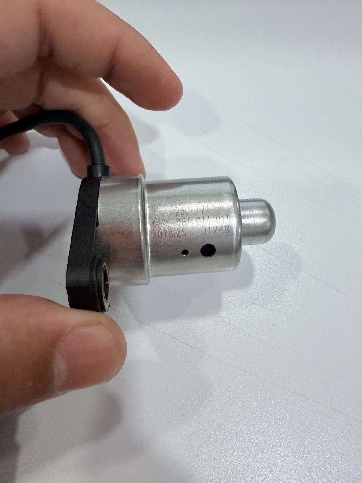 For Ferrari California GTC4 Lusso Maserati Detector Sensor Oil Level OEM：230171