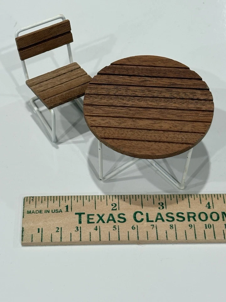 Mesa y silla de patio vintage Lundby Suecia para casa de muñecas 1:16 madera metal años 70 Foto 3 de 4