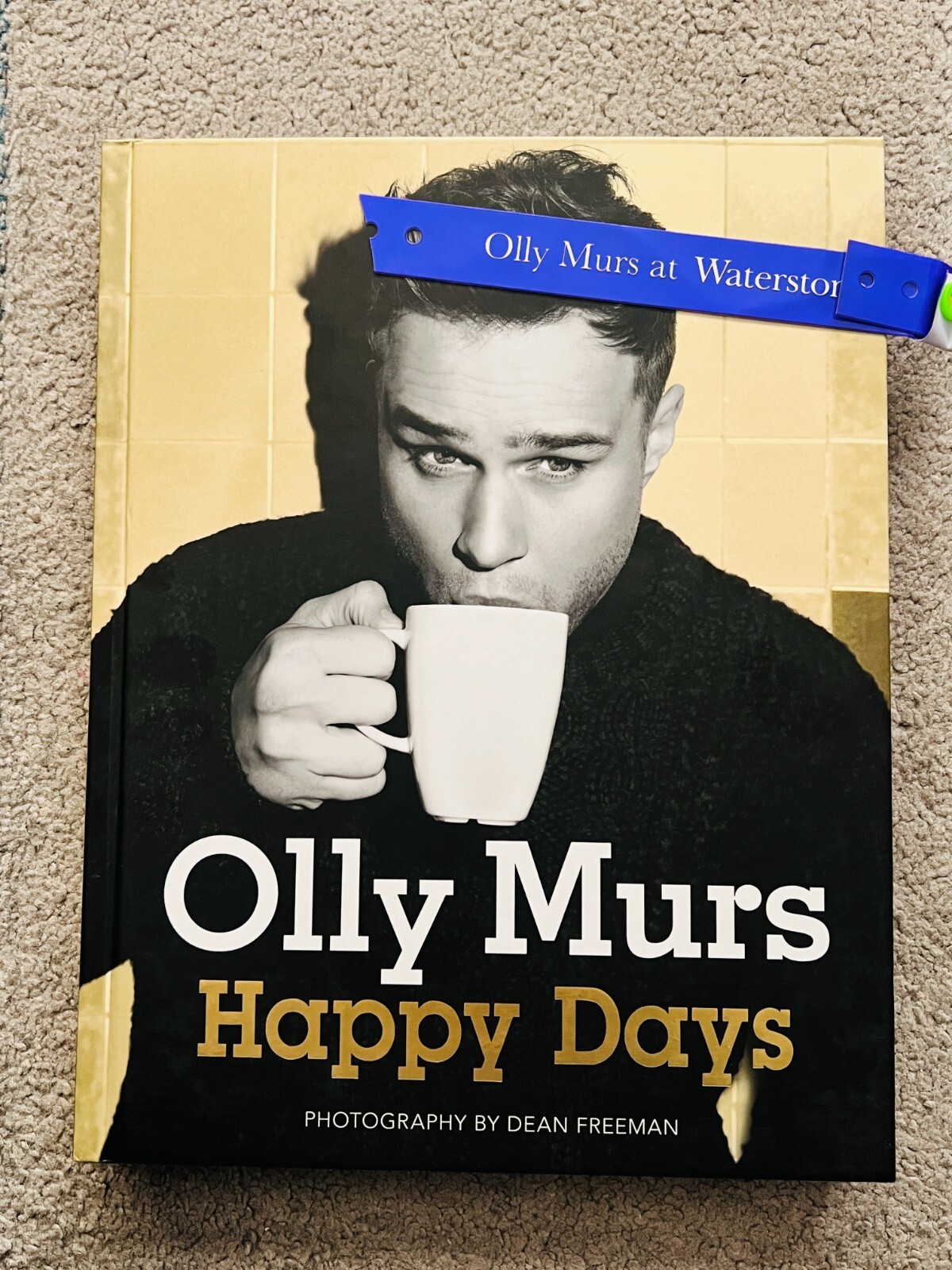HAPPY DAYS by OLLY MURS - signed by the author (iSB3077)
