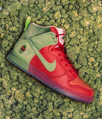 Size 12 - Nike SB Dunk High Strawberry Cough 194495815383 | eBay