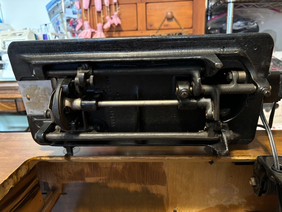 VintageSINGERAJ462852ANTIQUE Sewing Machine1950MotorSEWS GREAT