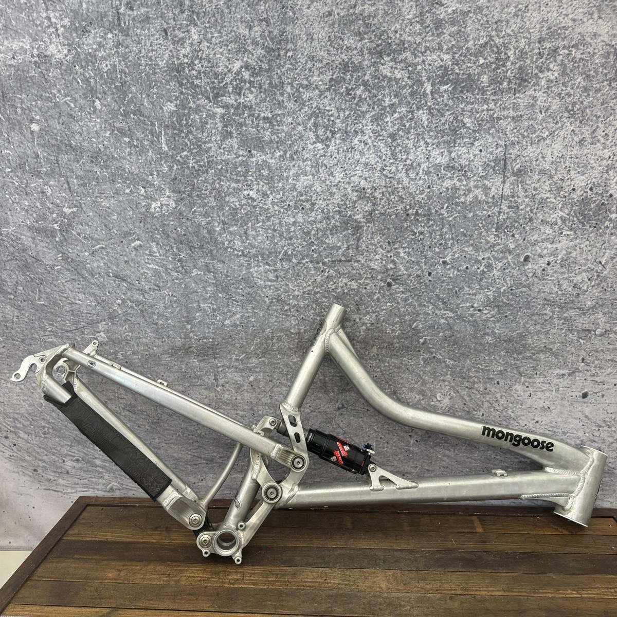 Mongoose Aluminum Mountain Bike Frame 18in RockShox Monarch Shock