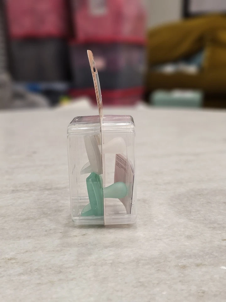 2 chupetas ultraleves Tommee Tippee, 0-6 meses 4 total sem BPA - Imagem 3 de 4