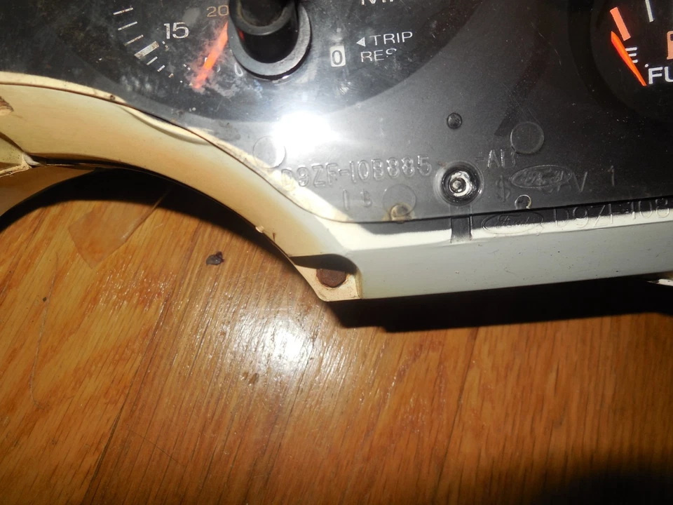 Cuadro de instrumentos Ford Mustang 1983-1986 usado original Asy 85 mph Foto 3 de 4