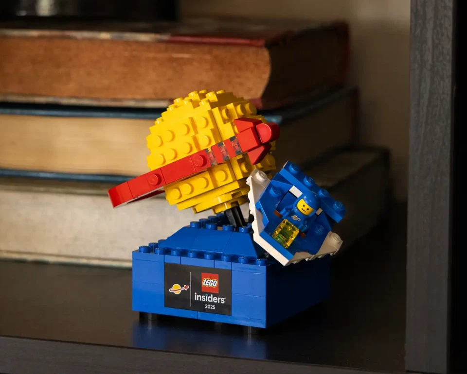 NEW LEGO 6607199 Retro Space Explorer Lego Insiders 2025 Reward  Sealed Box - Image 3 of 4