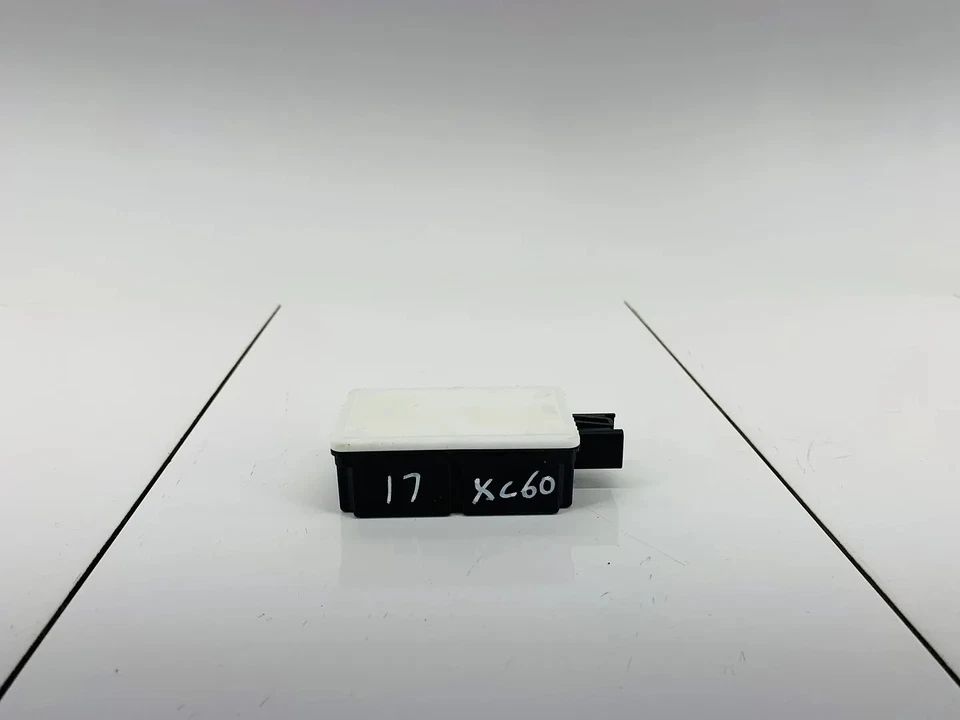 15-17 VOLVO XC60 SISTEMA DE MONITOREO DE PRESIÓN DE NEUMÁTICOS TPMS MÓDULO RECEPTOR OEM Foto 2 de 4