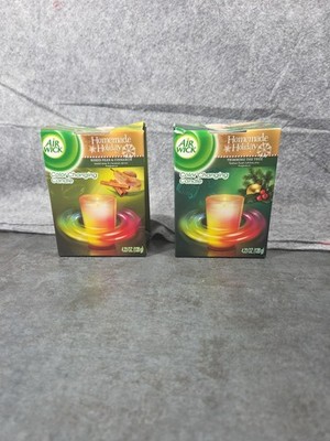 AIR WICK Trimming The Tree Baked Pear Cinnamon Color Changing Candle New 4.2.oz