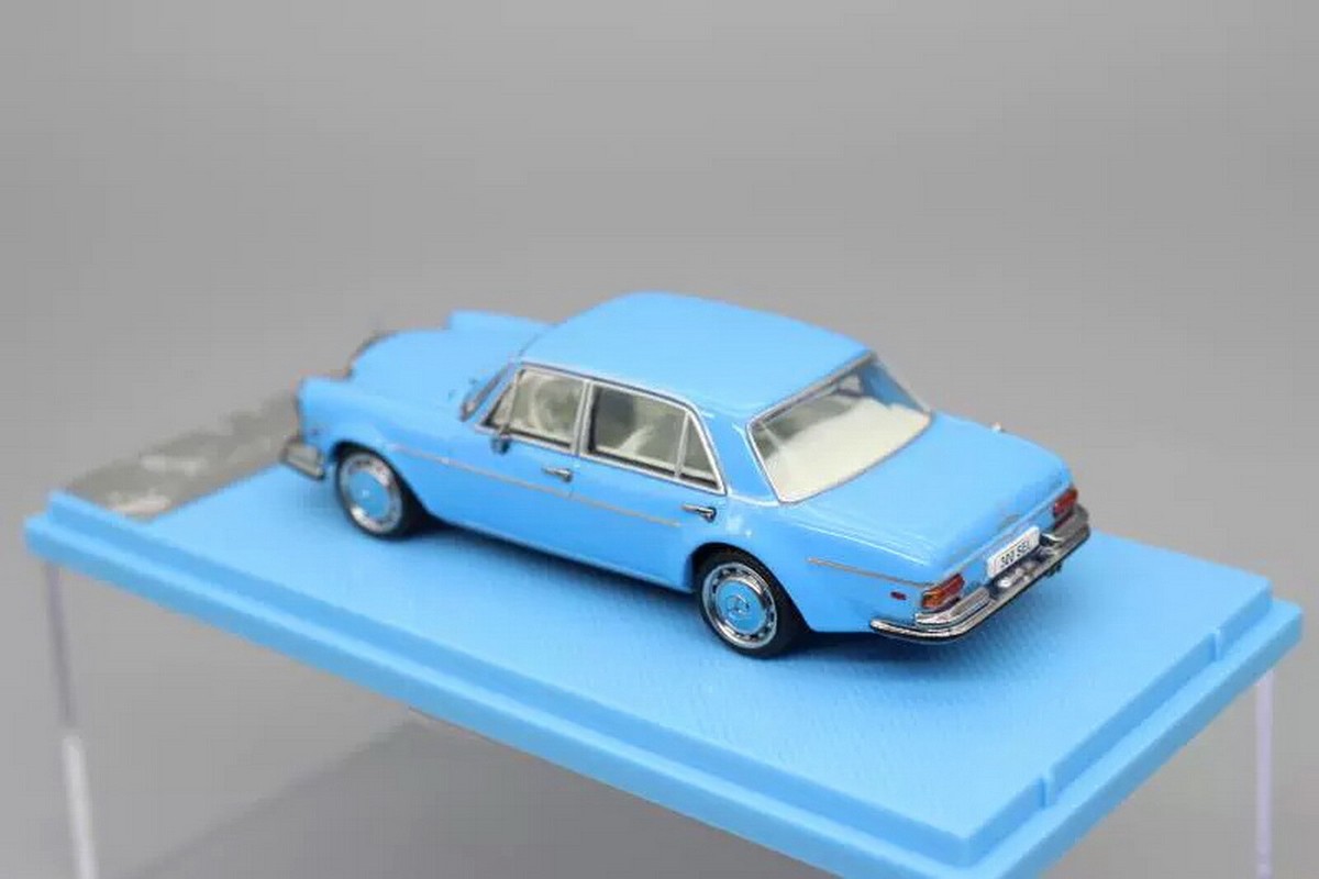 Liberty 1/64 Scale Mercedes-Benz 300 SEL Blue Diecast car Model