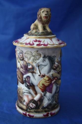 RARE ANTIQUE CAPODIMONTE LIDDED TANKARD - REPAIRED - Picture 3 of 12