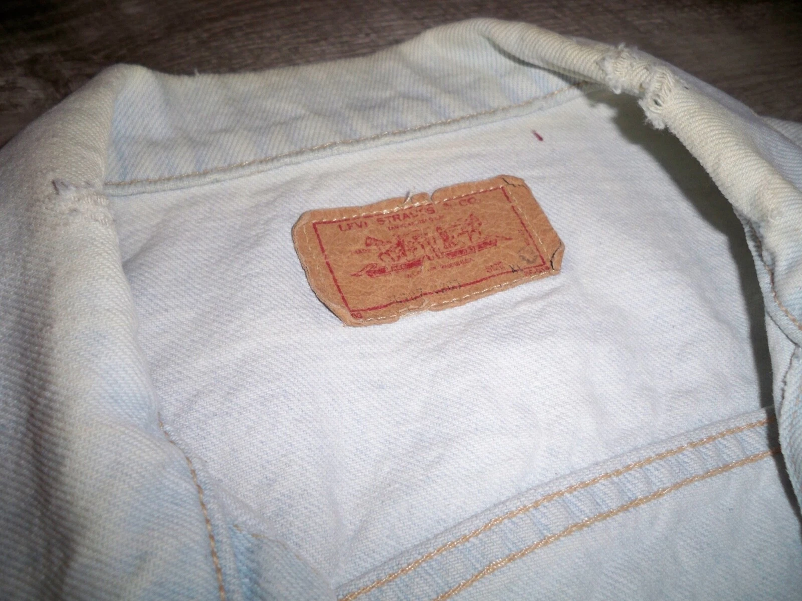 levis vintage red tag light wash denim barn trucker coat jacket