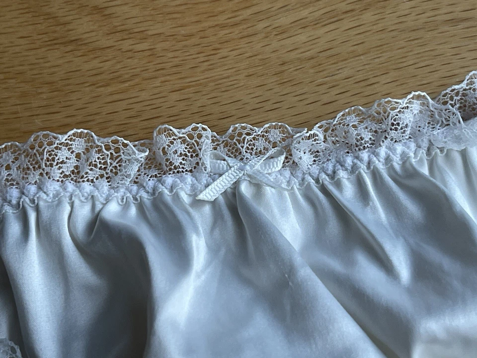 Bragas de encaje de bikini satinado blanco sedoso sexy hechas a mano nuevas sin etiquetas medianas Foto 2 de 4