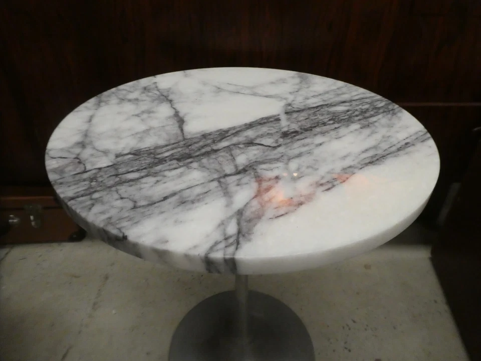 ВИНТАЖНЫЙ БОКОВОЙ СТОЛИК В СТИЛЕ ТЮЛЬПАНОВ ARKANA KNOLL SAARINEN С АЛЮМИНИЕВЫМ СТЕРЖНЕМ И МРАМОРНЫМ ВЕРХОМ - Изображение 4 из 4