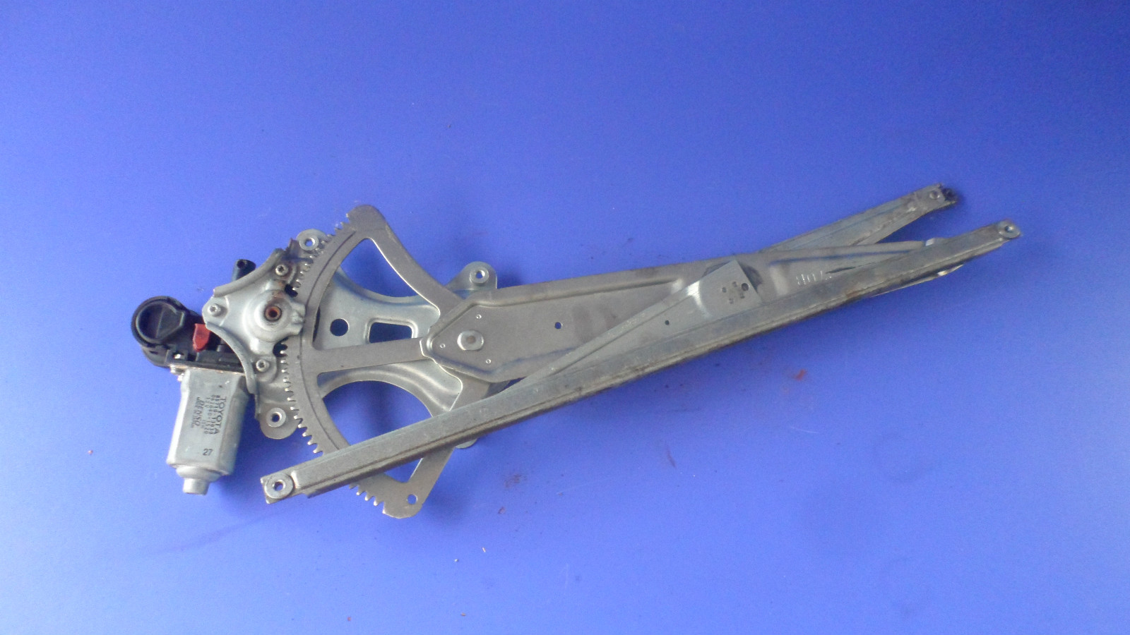 Alzacristallo Sinistro TOYOTA COROLLA anno 2002 - 2004 oe 6980412140
