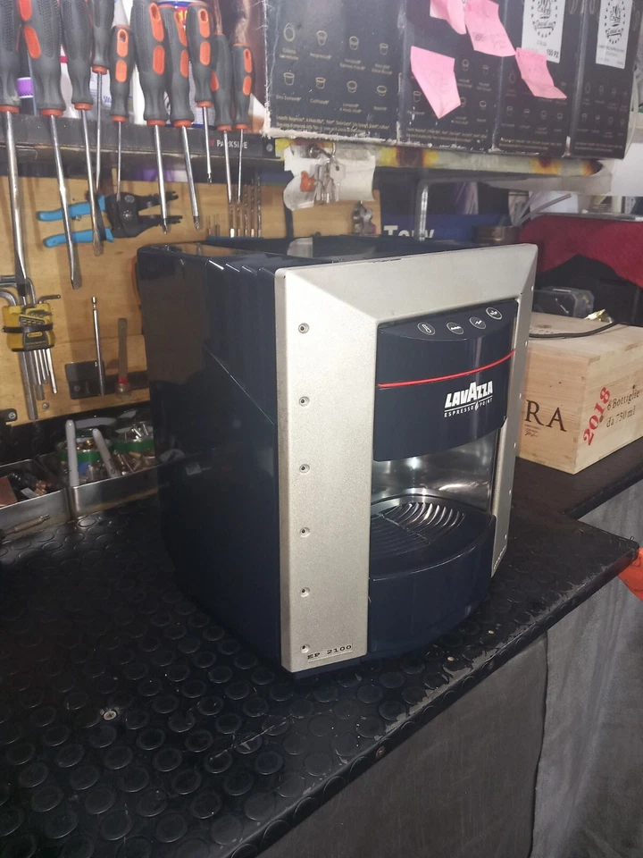 MACCHINA DA CAFFÈ IN CAPSULE "LAVAZZA EP2100" PININFARINA "USATA" (RIGENERATA) - Bild 4 von 4