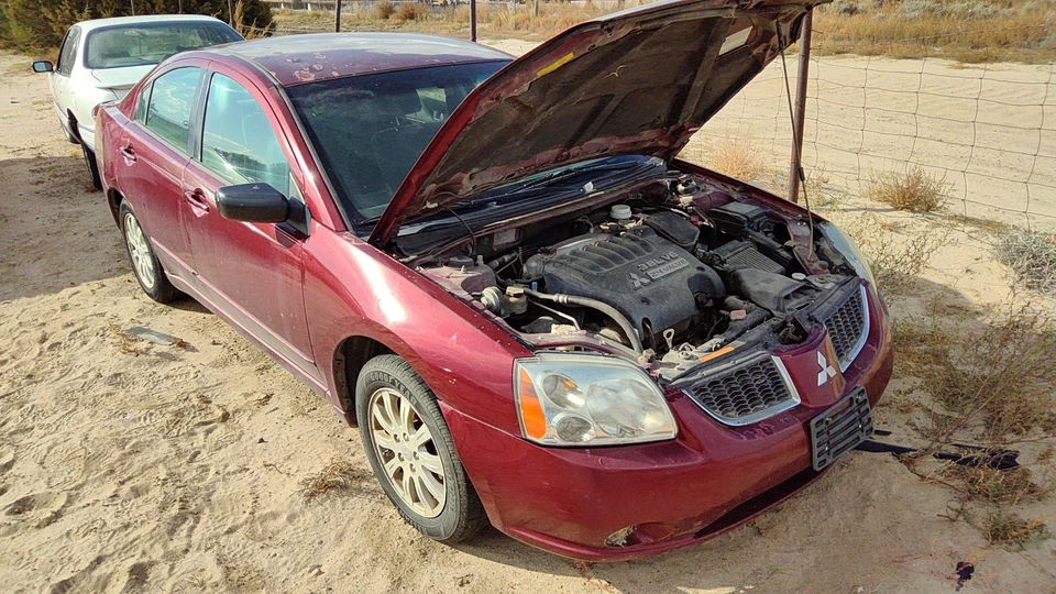 Brazo de control inferior delantero derecho pasajero Mitsubishi Galant 2004-2009 brazo A 3,8 l Foto 2 de 4