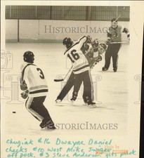 1983 Press Photo Chugiak versus West in high school ice hockey action, Alaska