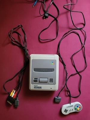Super Nintendo Konsole SNES + 4 Spiele