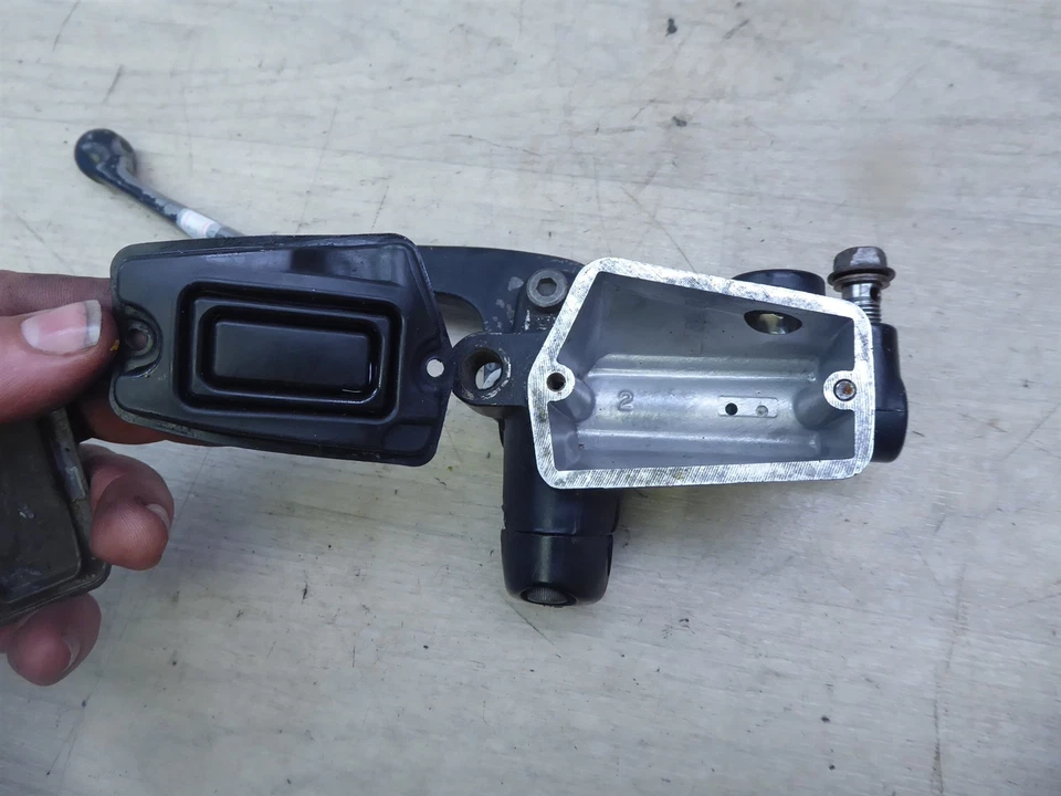 1990 Yamaha FJ1200 Y20965) front left clutch master cylinder - Image 4 of 4