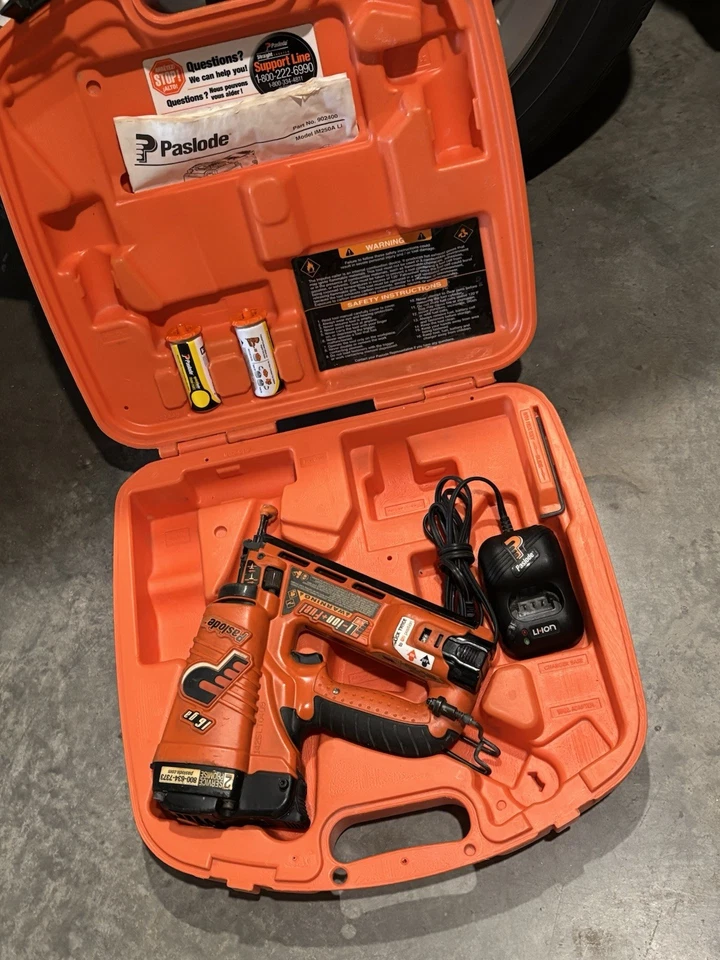 CLAVADORA PASLODE IM250A INALÁMBRICA CALIBRE 16 ACABADO EN ÁNGULO PARTE NO. 900600 con CAJA Foto 4 de 4