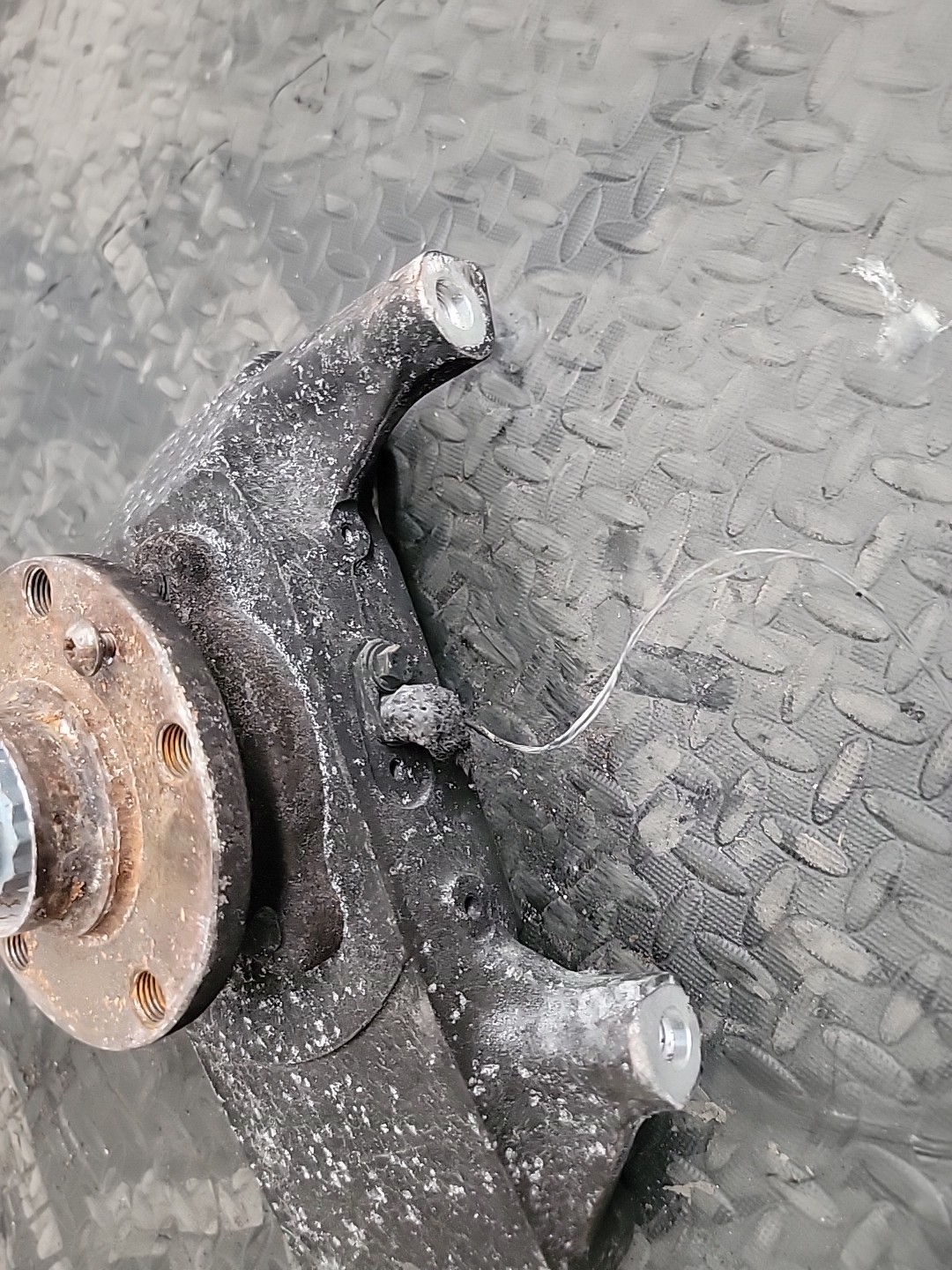 2017 570gt McLaren Left Front Spindle Knuckle Wheel Hub OEM 