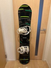 Snowboard Burton 150 cm nero/verde con attacchi Salomon White usato
