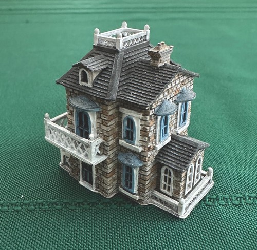 Hattie's Hotel N Scale 1:160 Resin Printed Unpainted Model: Snugg Harbor Series - Picture 10 of 10