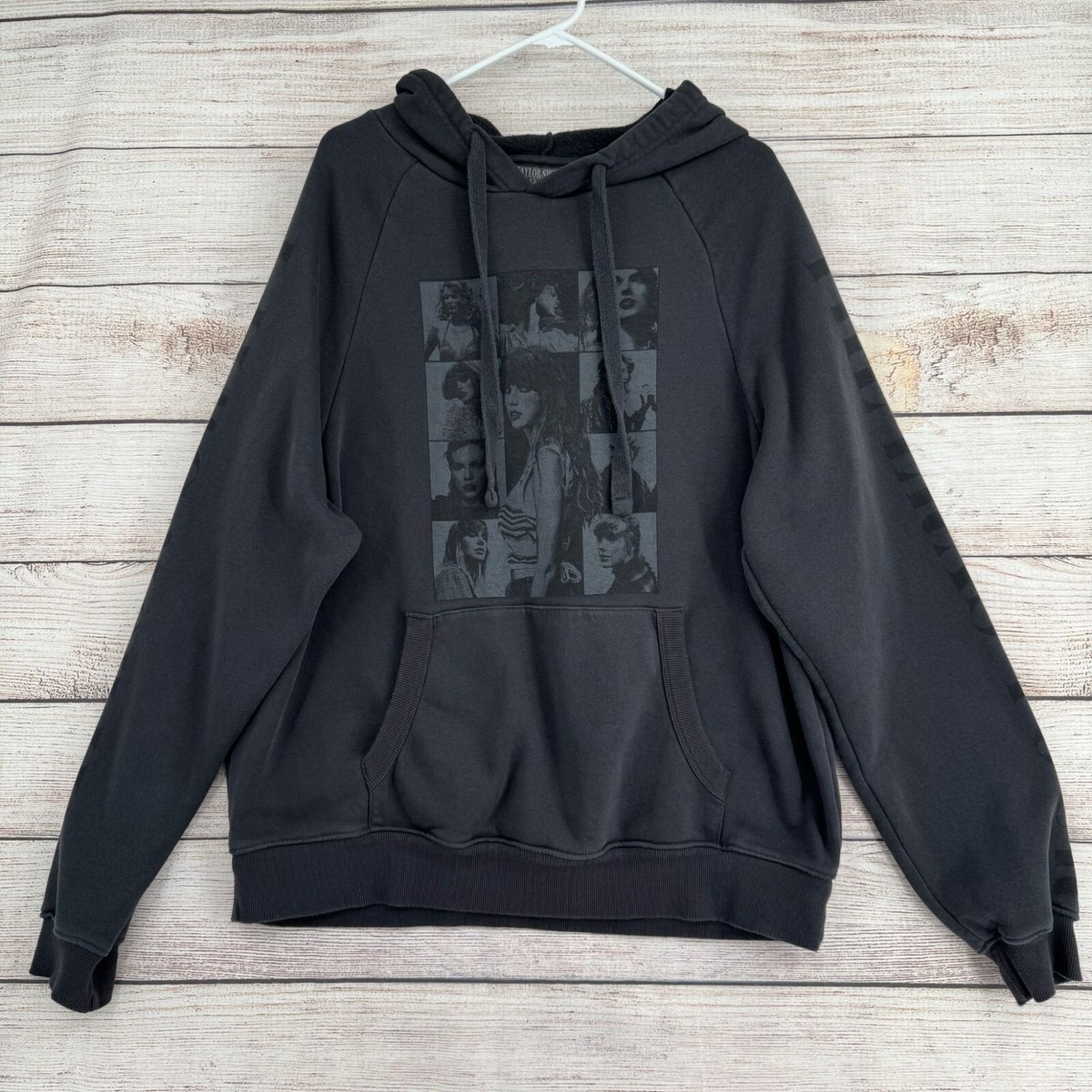 値下げ　Taylor Swift The Eras Tour フーディ　Mサイズ Taylor Swift The Eras Tour Official Concert Hoodie