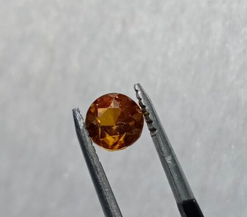 Piedra preciosa suelta brillo superior esfena/titanita corte natural de 1,10 quilates de Pakistán - Imagen 4 de 9