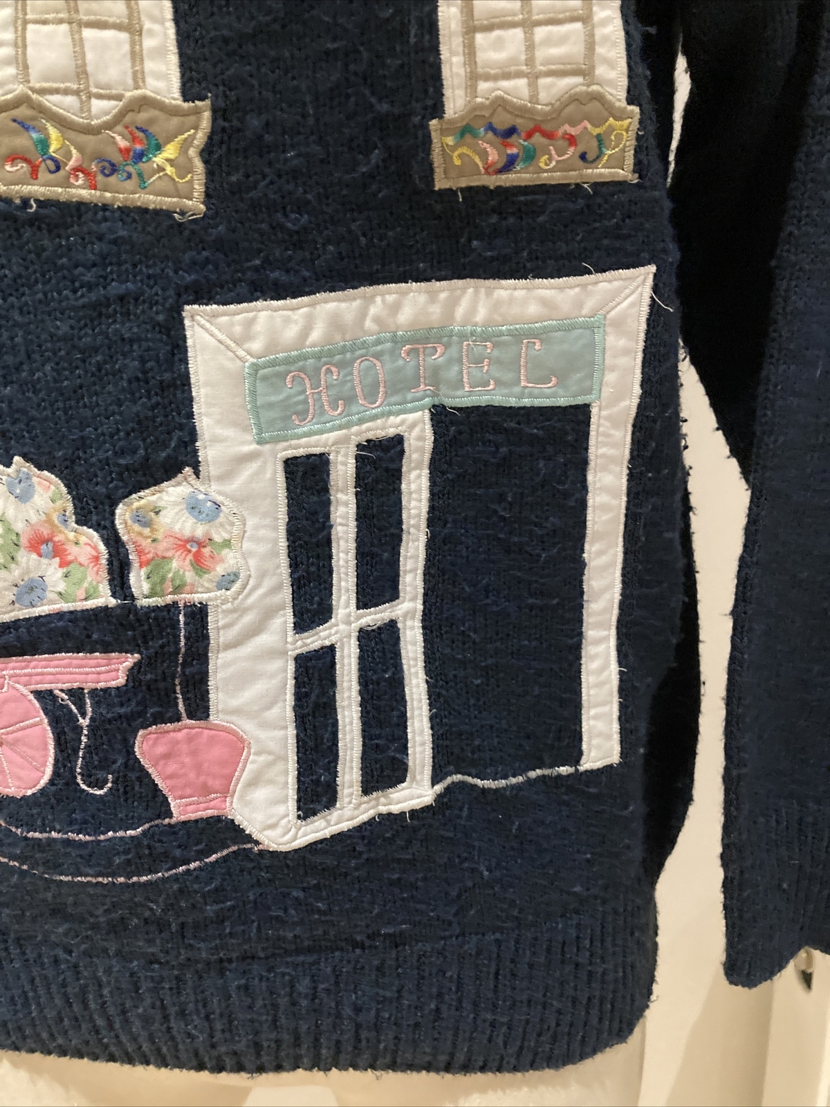 Vintage 1970s/80s "Hotel" Picture Jumper, Size M 2