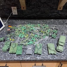 Mixed Lot Of Vtg Plastic Army Men Soldiers Vehicles Tanks Trucks Accessories
