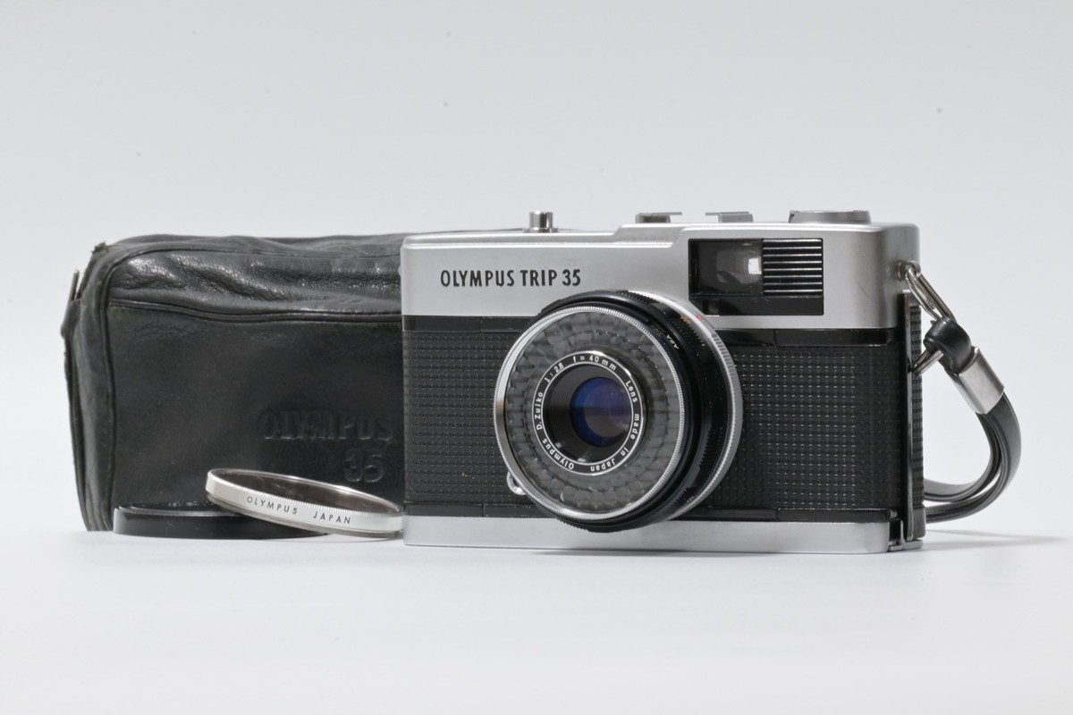 Olympus Trip 35 35mm Film Camera Zuiko 40mm F2.8 Red Flag Case Cap