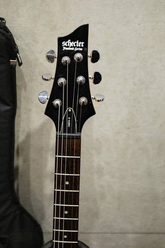 Electric Guitar Schecter Diamond Series OMEN6 Black South Korea S/N W11030169 - Picture 5 of 10