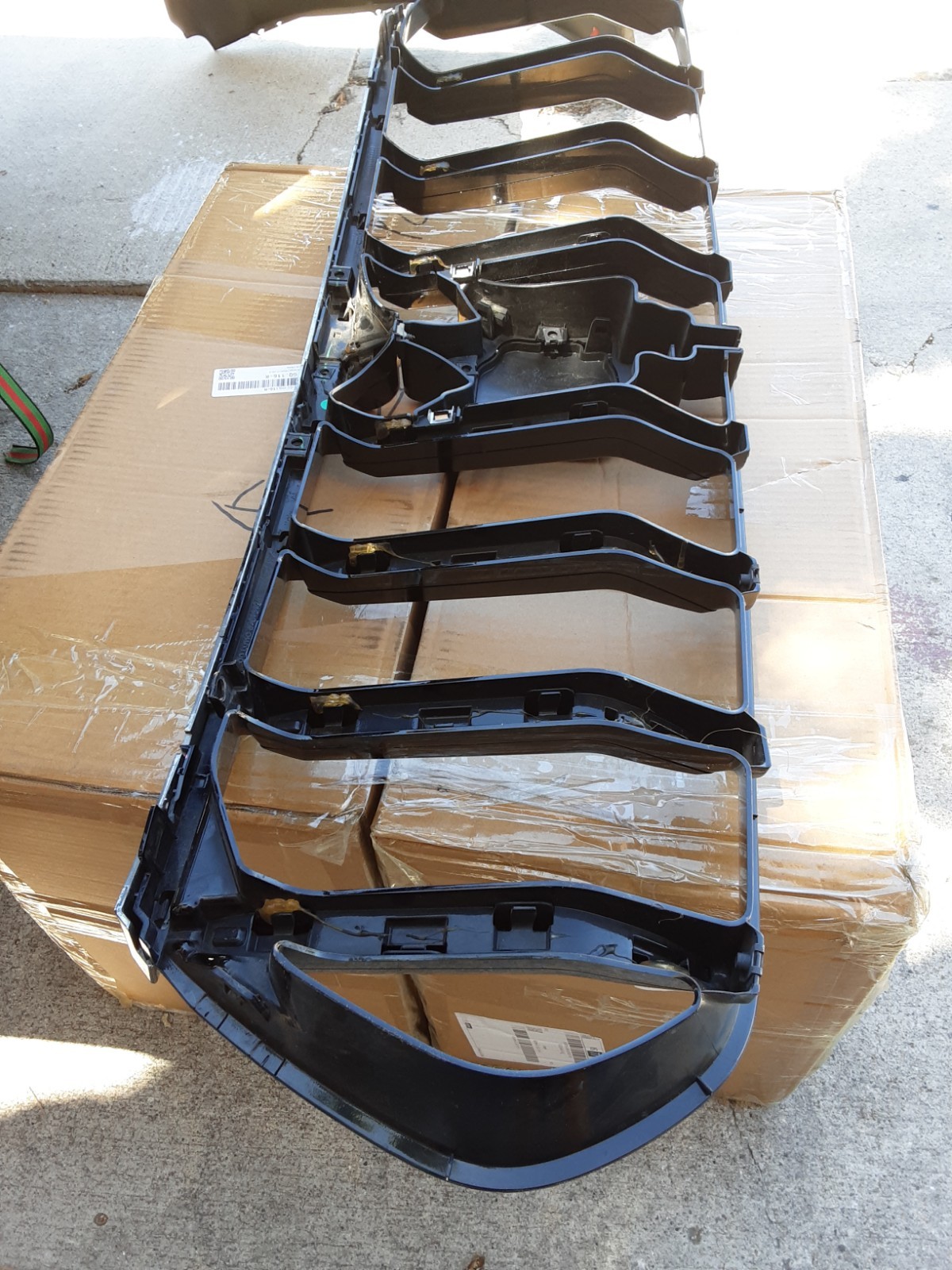 Maserati Levante 2019-2020 Front Grille P/N 670151261