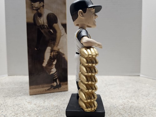 Guante de Oro Bill Mazeroski Pittsburgh Pirates MLB 2022 SGA Bobblehead - Imagen 7 de 15