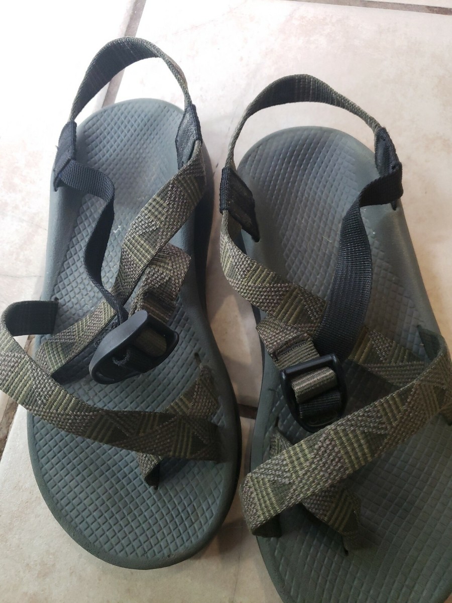 Chaco Z2 Mens Sport Trecker Sandals Army Green and Flat Black Size 8 A-47 CHACO Z2 Waterproof Trecker Sport Sandals Army Green  main image 3