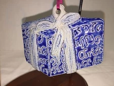 Rowe Pottery Works *2003*Package*Present Ornament* #16304T