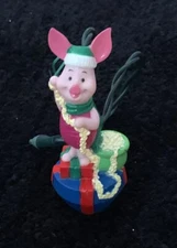Winnie the Pooh, Piglet Stringing Popcorn Garland Plug Christmas Ornament