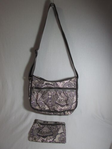Le Sportsac Crossbody Pink/Purple Paisley Purse and Small  accessory - Afbeelding 1 van 12