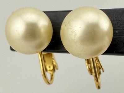 CROWN TRIFARI GOLDTONE FAUX PEARL CLIP ON EARRINGS K390C