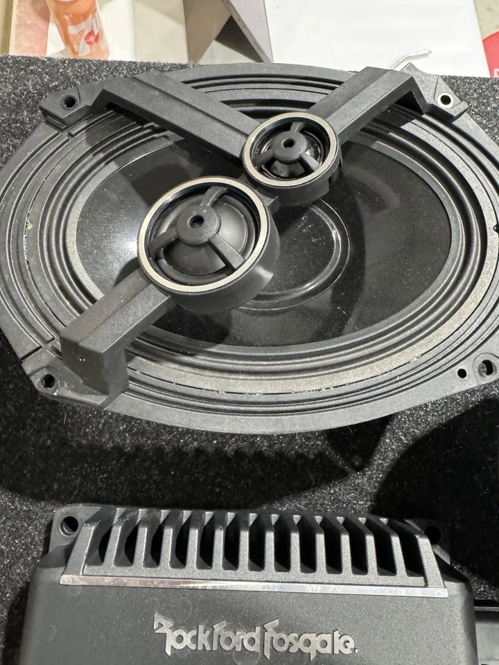 Amplificador y altavoces Harley Touring Factory Rockford Fosgate 2025 Foto 4 de 4