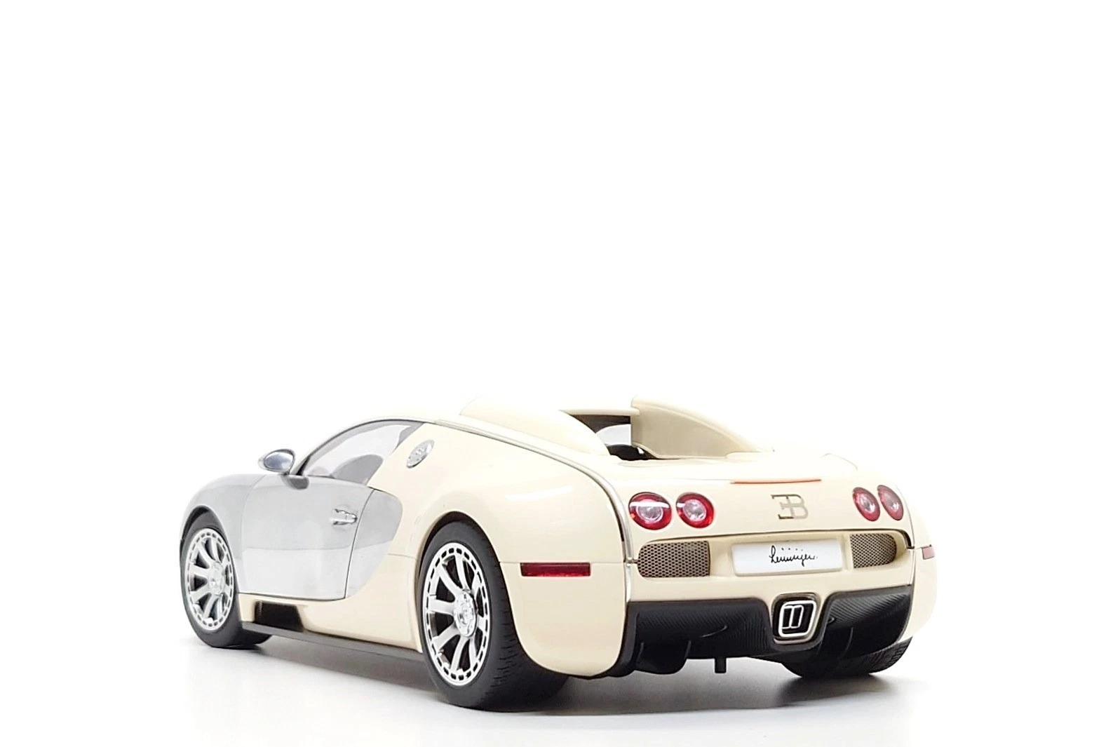 1/18 Autoart 70959 Bugatti Veyron L'Edition Centenaire White