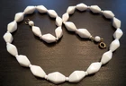 STUNNING VINTAGE ESTATE HIGH END MILK GLASS BEAD 20" NECKLACE! G22992
