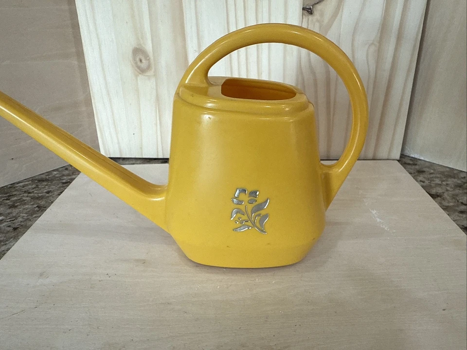 Regadera amarilla pequeña retro vintage Foto 4 de 4