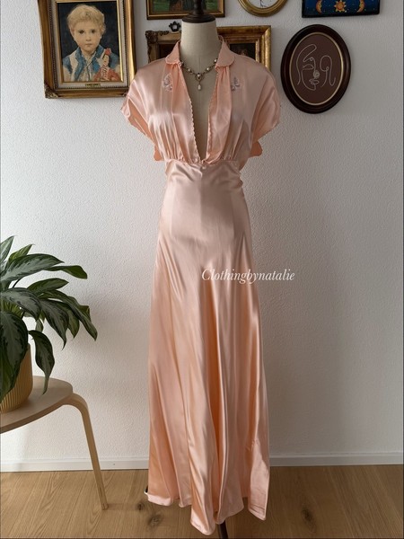 1930s-1940s Peach Liquid Satin Maxi Nightgown Size M/L- Mint Cond*READ*