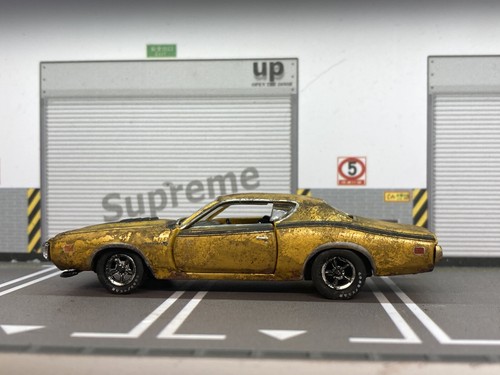 1971 Dodge Charger Super Bee Rusty Weathered Custom 1/64 Diecast Barn Find Car - Picture 12 of 13