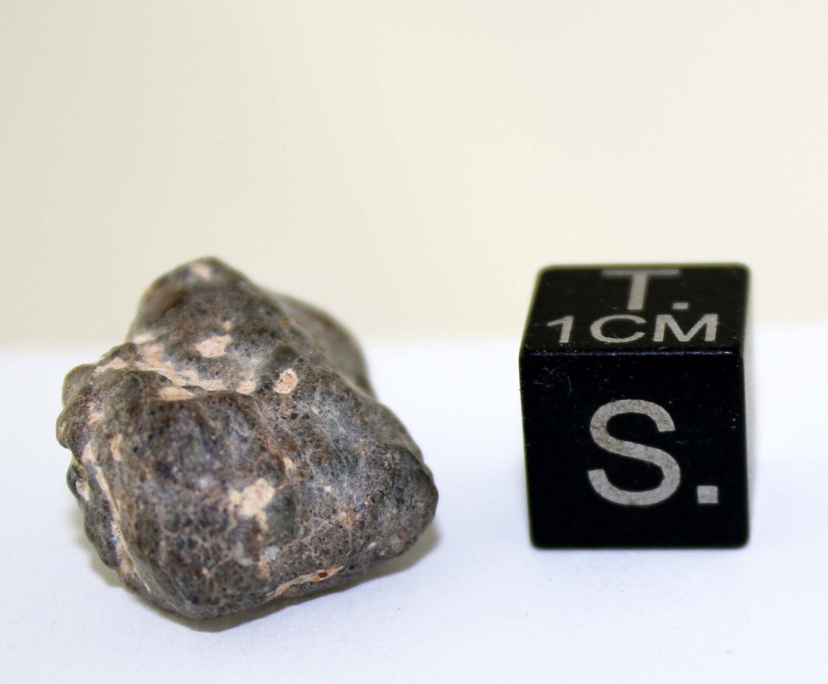 Lunar Meteorite Laâyoune 002 - Feld Breccia (Morocco - 4.632