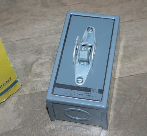 Square D | *NEW* Motor Starting On-Off Switch Enclosure in Box - Picture 2 of 4